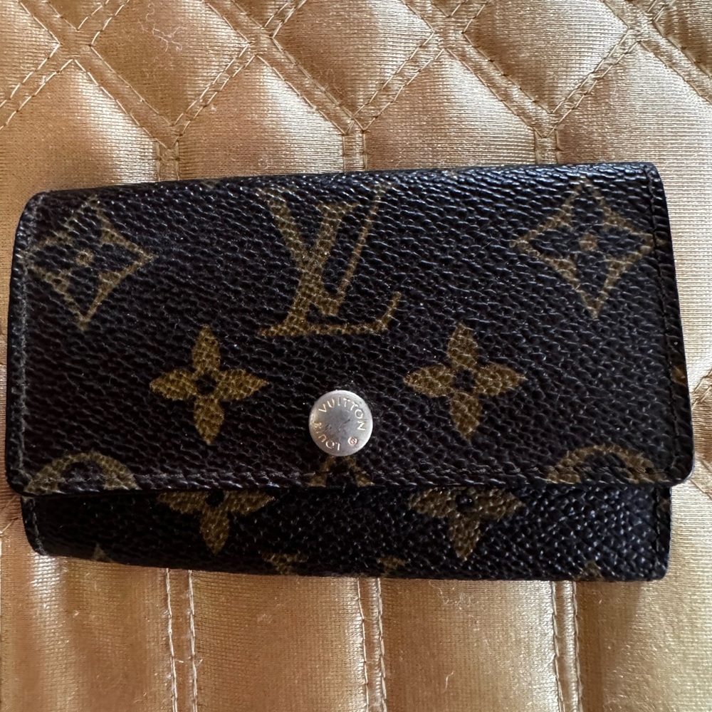Louis Vuitton key holder monogram